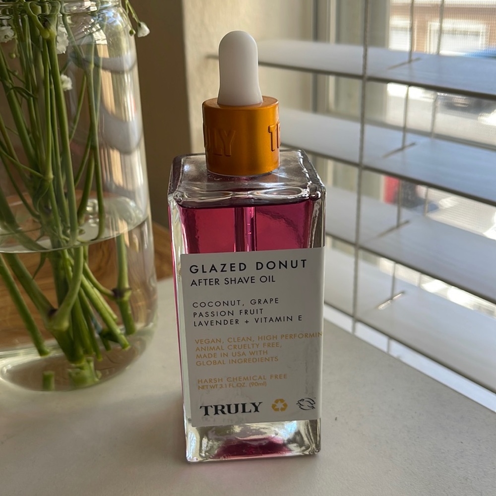 TRULY glazed donut shave oil